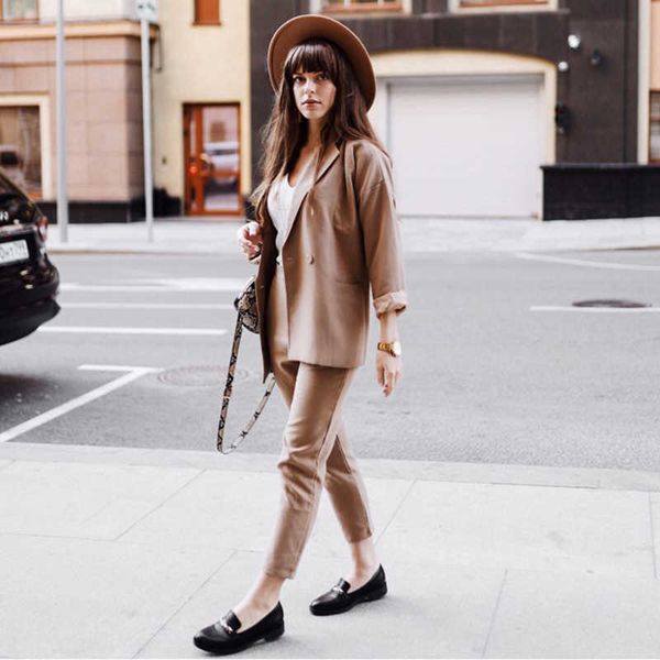 arrival autumn solid women pant suits notched collar blazer jacket & pencil pant khaki female suit s11 210608, White;black
arrival autumn solid women pant suits notched collar blazer jacket & pencil pant khaki female suit s11 210608, White;black