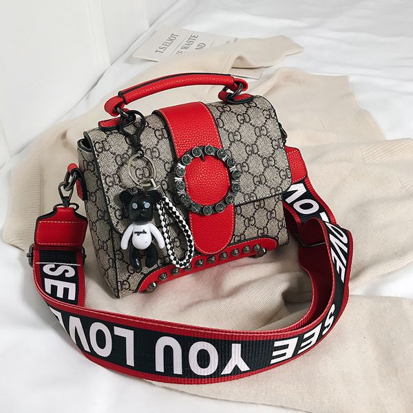 designer bags bag women 2021 new single shoulder messenger small square printed letter lock fashion women's bag wide shoulder belt net
designer bags bag women 2021 new single shoulder messenger small square printed letter lock fashion women's bag wide shoulder belt net