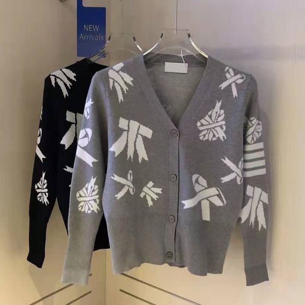 high version autumn new youth college style aging leisure soft women's knitted cardigan, White
high version autumn new youth college style aging leisure soft women's knitted cardigan, White