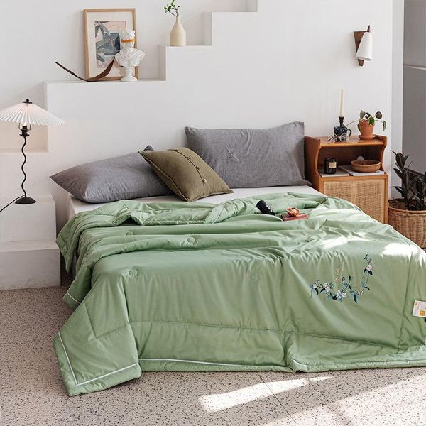 the summer quilt is air-conditioned and four-piece double spring autumn thin student dormitory machine washable comforters & sets
the summer quilt is air-conditioned and four-piece double spring autumn thin student dormitory machine washable comforters & sets