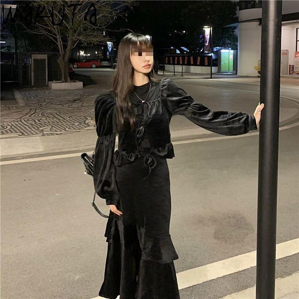 chic fashion 2 piece set women lace up short blouse and splicing layer ruffles skirts autumn winter 2021 velet outfits women's tracksui, Gray
chic fashion 2 piece set women lace up short blouse and splicing layer ruffles skirts autumn winter 2021 velet outfits women's tracksui, Gray
