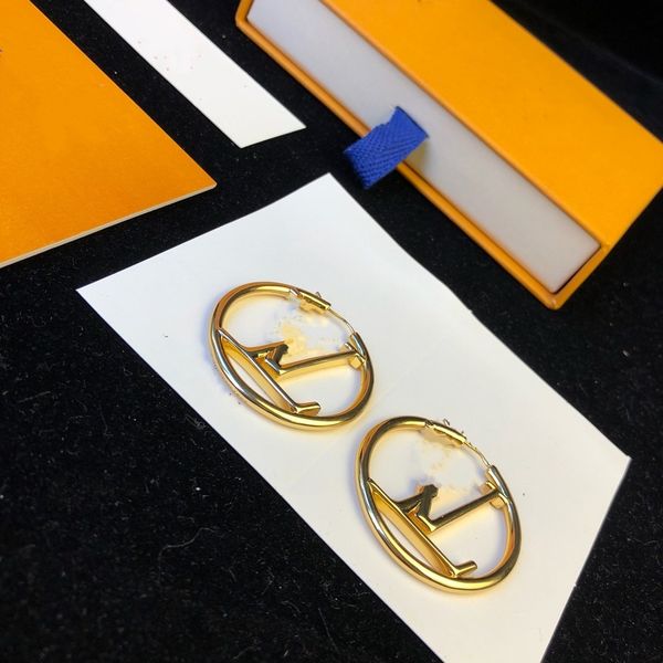 2021 designer earrings fashion gold hoop earrings for lady women party earring new wedding lovers gift engagement jewelry for bride, Golden;silver
2021 designer earrings fashion gold hoop earrings for lady women party earring new wedding lovers gift engagement jewelry for bride, Golden;silver