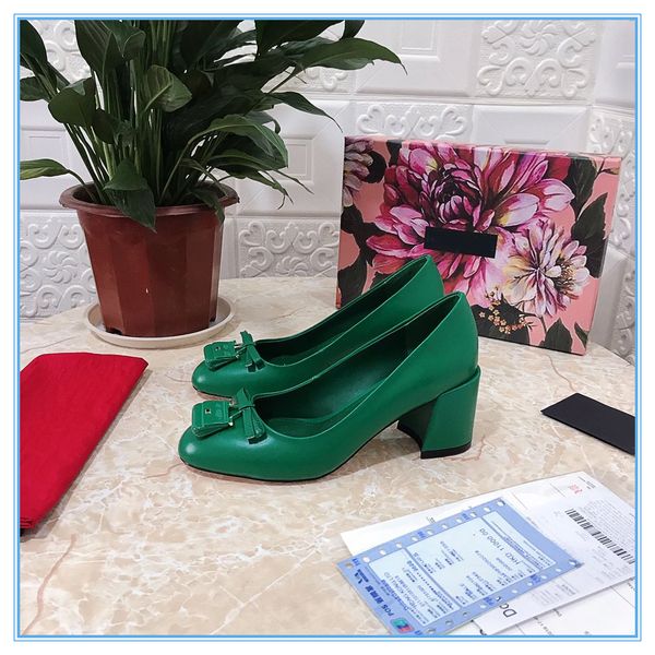 2021ss luxury designer women slippers pretty sandals with 6.5cm high heels female leisure shoe womens slippers popular real leather shoes si, Black
2021ss luxury designer women slippers pretty sandals with 6.5cm high heels female leisure shoe womens slippers popular real leather shoes si, Black