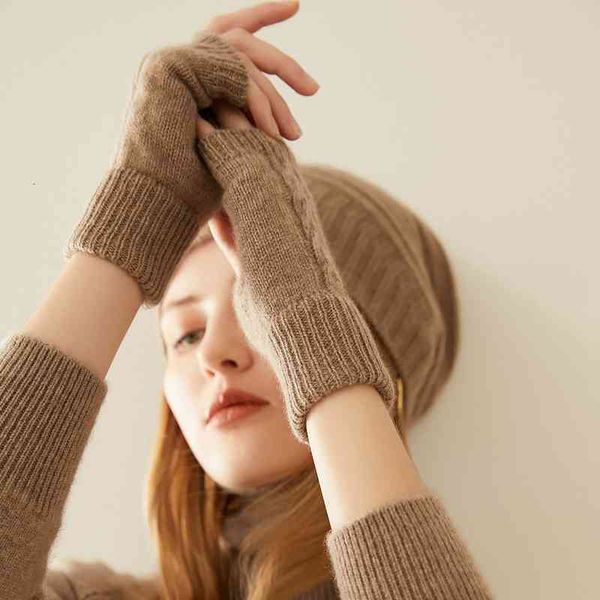 others apparel fashion warm cashmere gloves in autumn and winter 100% pure x317, Black;white
others apparel fashion warm cashmere gloves in autumn and winter 100% pure x317, Black;white