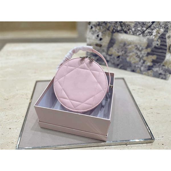 handbag high version make-up bag dijia new round cake rhombic pattern simple women's one shoulder gift box handbag zly
handbag high version make-up bag dijia new round cake rhombic pattern simple women's one shoulder gift box handbag zly