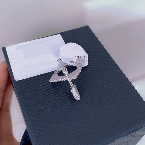 fashion silver monochrome single white safety pin zirconia paving earrings ladies luxury brand jewelry, Golden
fashion silver monochrome single white safety pin zirconia paving earrings ladies luxury brand jewelry, Golden