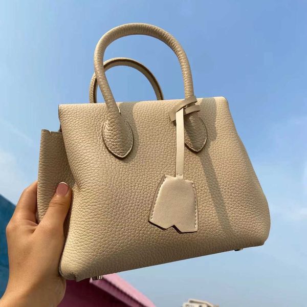 small us version simple head leather large capacity women's bag single shoulder cross carry tote bag
small us version simple head leather large capacity women's bag single shoulder cross carry tote bag