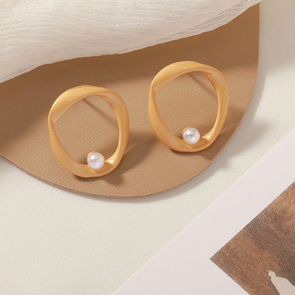 fashion earrings korean female s925 silver needle cold wind thin temperament versatile, Golden
fashion earrings korean female s925 silver needle cold wind thin temperament versatile, Golden