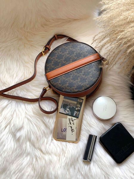 wholesale one cross round carrying small women's shoulr real leather high-gra feeling triomphe old flower bag luxurys designers bag
wholesale one cross round carrying small women's shoulr real leather high-gra feeling triomphe old flower bag luxurys designers bag