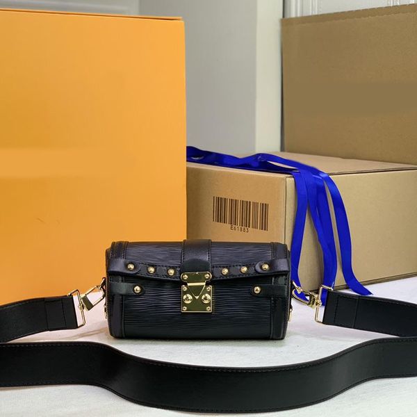 women crossbody bags purse genuine leather bag plain water ripple gold hardware buckle adjustable wide shoulder strap rivet decorate, Black;red
women crossbody bags purse genuine leather bag plain water ripple gold hardware buckle adjustable wide shoulder strap rivet decorate, Black;red