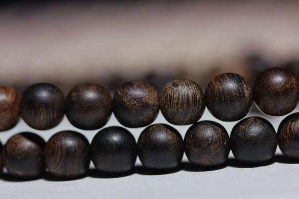 beaded, strands dala dry agarwood, perfect all-black oil appearance, each one is selected, and appearance
beaded, strands dala dry agarwood, perfect all-black oil appearance, each one is selected, and appearance