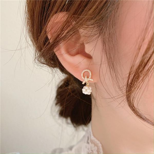 hoop & huggie women's earrings pearl flower pendant earring gold color vintage metal retro 2021 trendy fashion female jewelry, Golden;silver
hoop & huggie women's earrings pearl flower pendant earring gold color vintage metal retro 2021 trendy fashion female jewelry, Golden;silver