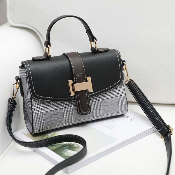 2021 fashion korean women's handbag spring and summer small bag simple one shoulder messenger bag
2021 fashion korean women's handbag spring and summer small bag simple one shoulder messenger bag