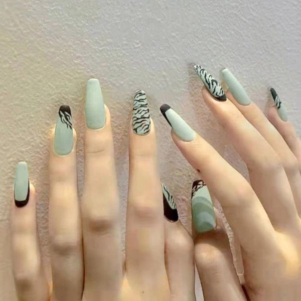 false nails green long matte simple artificial nail flat black designed fake geometric white daily art, Red;gold
false nails green long matte simple artificial nail flat black designed fake geometric white daily art, Red;gold
