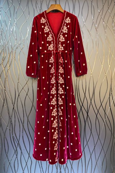 embroidered v-neck drawstring velvet dress womens autumn european and american new elegant elegant dress 9o, White;black
embroidered v-neck drawstring velvet dress womens autumn european and american new elegant elegant dress 9o, White;black