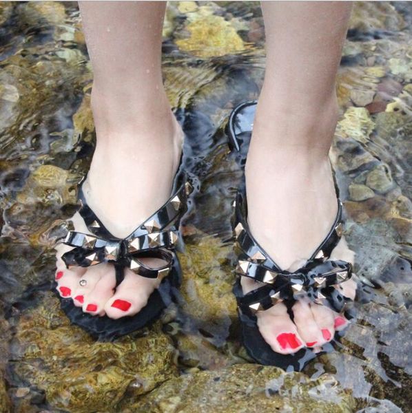 classic new 2021 woman summer sandals rivets big bowknot flip flops beach sandalias femininas flat jelly designers sandals, Black
classic new 2021 woman summer sandals rivets big bowknot flip flops beach sandalias femininas flat jelly designers sandals, Black