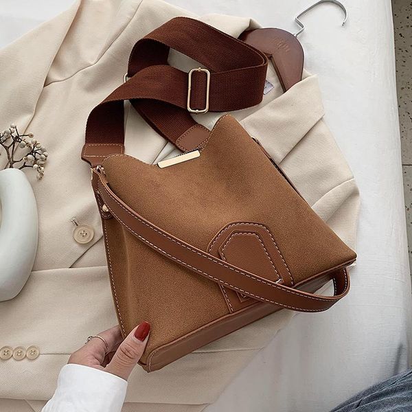 vintage scrub leather bucket bags for women 2021 trending designer crossbody shoulder handbags women's wide belt bag
vintage scrub leather bucket bags for women 2021 trending designer crossbody shoulder handbags women's wide belt bag