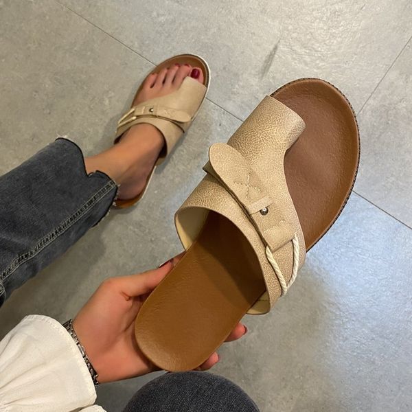 2021 summer new cross-border women's slippers buckle european and american leather flip-flops women's sandals, Black
2021 summer new cross-border women's slippers buckle european and american leather flip-flops women's sandals, Black