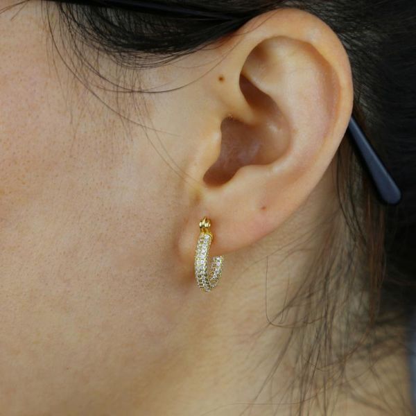 hoop & huggie styles women lady small earring with white cubic zircon pave round shape wedding gold silver plated, Golden;silver
hoop & huggie styles women lady small earring with white cubic zircon pave round shape wedding gold silver plated, Golden;silver