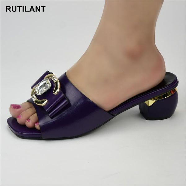 dress shoes arrival plus size women low heels italian wedding decorated with rhinestone bridal lady party shoe, Black
dress shoes arrival plus size women low heels italian wedding decorated with rhinestone bridal lady party shoe, Black