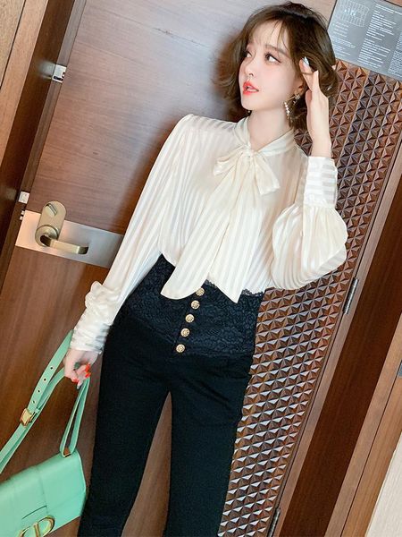 women's tracksuits intellectual elegant lace-up butterfly collar western style wild straight slim striped shirt 2021 autumn, Gray
women's tracksuits intellectual elegant lace-up butterfly collar western style wild straight slim striped shirt 2021 autumn, Gray