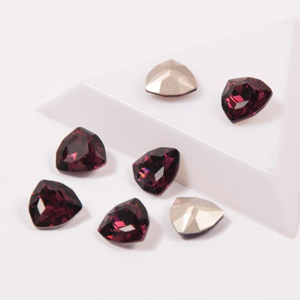 4706 nails rhinestone trilliant shape amethyst color pointback crystal glass rhinestones for nail art gems1, Silver;gold
4706 nails rhinestone trilliant shape amethyst color pointback crystal glass rhinestones for nail art gems1, Silver;gold