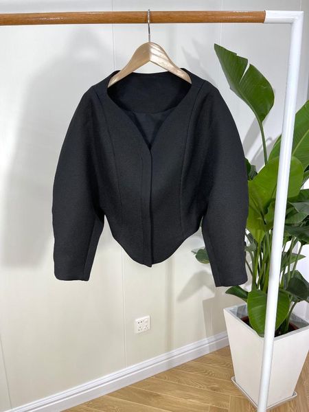 women's jackets 2021 women fashion high-quality long-sleeved v-neck bat sleeve jacket 1020, Black;brown
women's jackets 2021 women fashion high-quality long-sleeved v-neck bat sleeve jacket 1020, Black;brown