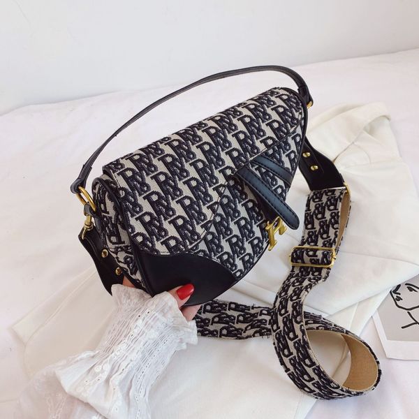 genuine leather with shoulder strap purse metal pendant shoulder bags women crossbody bag cowhide handbag
genuine leather with shoulder strap purse metal pendant shoulder bags women crossbody bag cowhide handbag