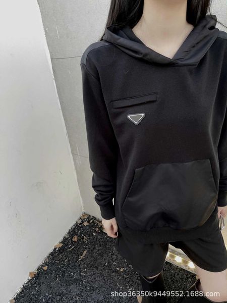p family's high version triangle in autumn and winter 2021 is simple, casual thin. nylon splicing hooded women's sweater, Black
p family's high version triangle in autumn and winter 2021 is simple, casual thin. nylon splicing hooded women's sweater, Black