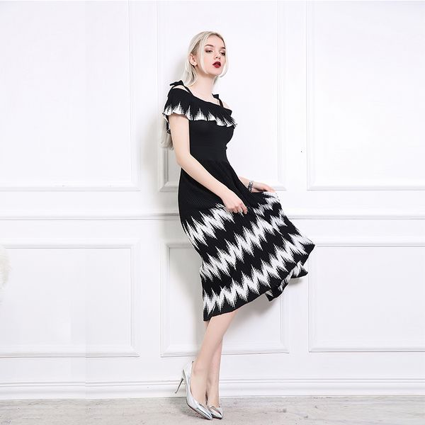 women ruffle black and white geometric long knitted short sleeve summer cold shouder spaghetti strap knitting vestido, Black;gray
women ruffle black and white geometric long knitted short sleeve summer cold shouder spaghetti strap knitting vestido, Black;gray