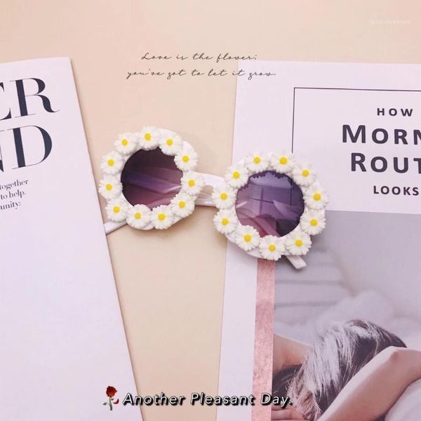 lovely white pink flower round kids sunglasses children cute diamond inlaid pearl sun glasses girls boys baby trends 2021 gifts, White;black
lovely white pink flower round kids sunglasses children cute diamond inlaid pearl sun glasses girls boys baby trends 2021 gifts, White;black