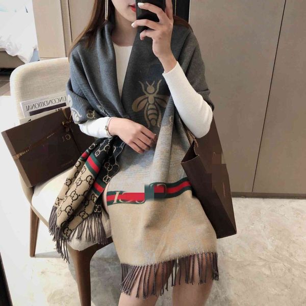 trend design double letter double-sided imitation scarf autumn and winter female cashmere long warm bib big bee shawl, Blue;gray
trend design double letter double-sided imitation scarf autumn and winter female cashmere long warm bib big bee shawl, Blue;gray