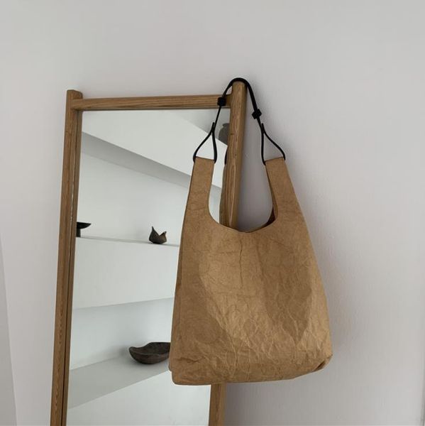 women's bag spring/summer 2021 one-shoulder kraft paper underarm shoulder strap removable shopping bags
women's bag spring/summer 2021 one-shoulder kraft paper underarm shoulder strap removable shopping bags