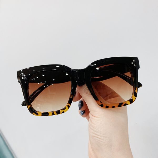 luxury designer sunglasses square women 2021 brand designer retro big frame sun glasses vintage gradient female oculos feminino uv400 0622, White;black
luxury designer sunglasses square women 2021 brand designer retro big frame sun glasses vintage gradient female oculos feminino uv400 0622, White;black