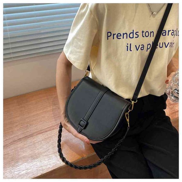 storage baagruiran saddle 2020 new twist braid strap single shoulder messenger fashion winter underarm women's baggg bag
storage baagruiran saddle 2020 new twist braid strap single shoulder messenger fashion winter underarm women's baggg bag