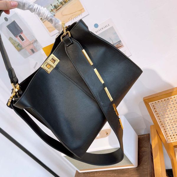 women's shoulder bag totes designer handbag cross body fashion with letter printing wide shoulders diagonal bags handbags shopping bags
women's shoulder bag totes designer handbag cross body fashion with letter printing wide shoulders diagonal bags handbags shopping bags