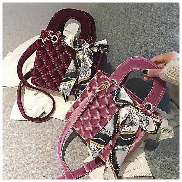 fashion women's 2021 autumn and winter new diana bag velvet handbag rhombic lattice embroidered thread one shoulder messenger
fashion women's 2021 autumn and winter new diana bag velvet handbag rhombic lattice embroidered thread one shoulder messenger