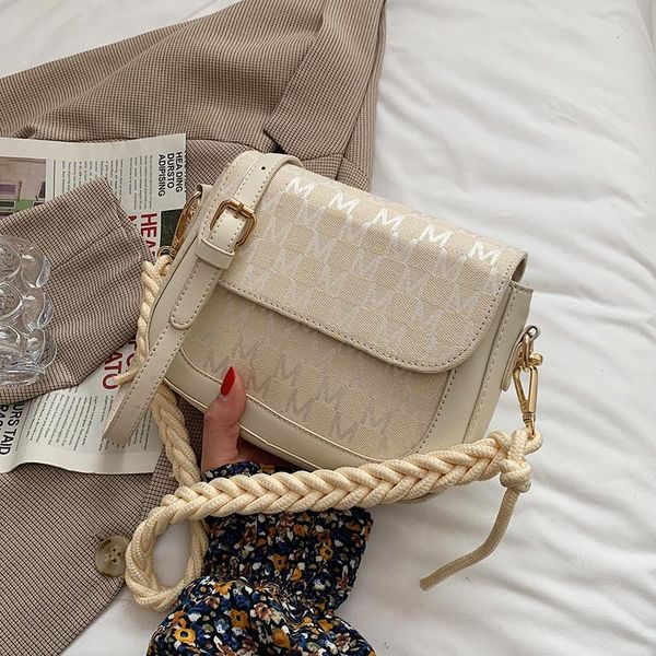 evening bags niche design handbags all-match 2021 messenger bag underarm square dual-use shoulder width: 22cm
evening bags niche design handbags all-match 2021 messenger bag underarm square dual-use shoulder width: 22cm