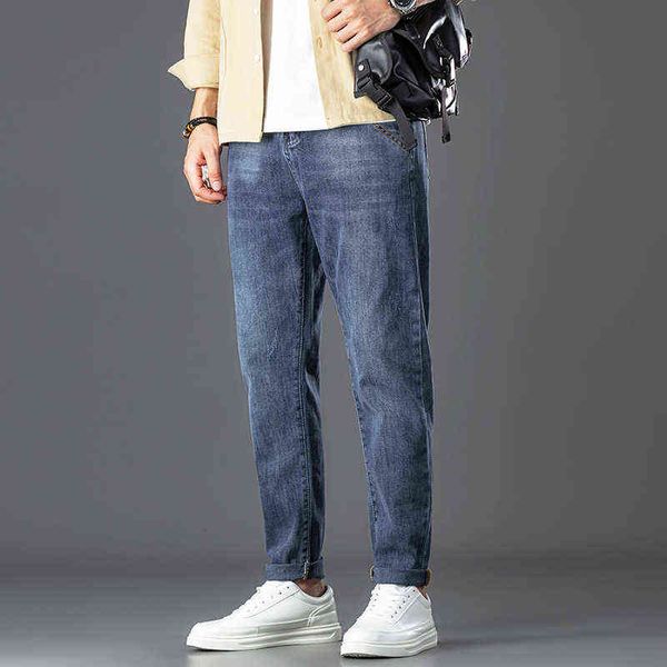 2021 autumn and winter grey background brand men's straight loose korean fashion jeans, Blue 
2021 autumn and winter grey background brand men's straight loose korean fashion jeans, Blue