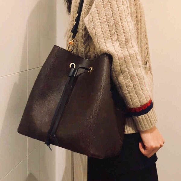 womens messenger fashion luxurys designers s mens lady totes purse hands crossbody backpack wallet shoulder bag
womens messenger fashion luxurys designers s mens lady totes purse hands crossbody backpack wallet shoulder bag