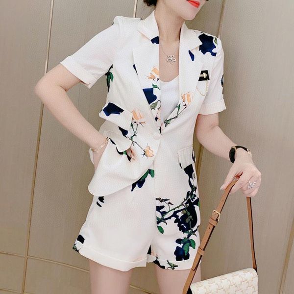 women's tracksuits 2021 summer women floral print blazer 2 pieces set elegant single button work suits office ladies jacket with short, Gray
women's tracksuits 2021 summer women floral print blazer 2 pieces set elegant single button work suits office ladies jacket with short, Gray