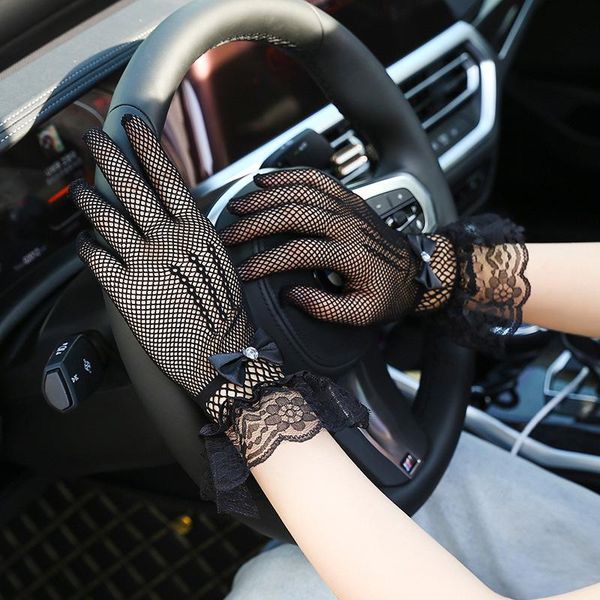 five fingers gloves 2021 mesh fishnet female five-finger short lace thin dance retro party black white, Blue;gray
five fingers gloves 2021 mesh fishnet female five-finger short lace thin dance retro party black white, Blue;gray