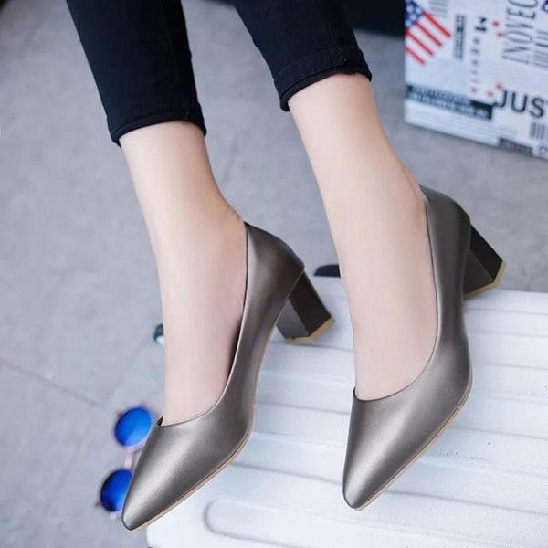 dress shoes 2021 chunky midheel women's shoes, pointy toe, shallow low heel, fashion heels., Black
dress shoes 2021 chunky midheel women's shoes, pointy toe, shallow low heel, fashion heels., Black