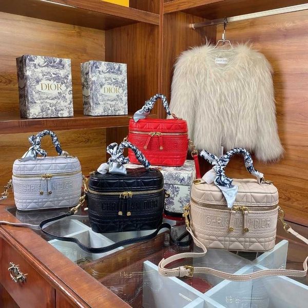 handbag women luxurys designers bags 2021 purses zhouzhoubao123 wallet purse crossbody bag totes cosmetic storage box fashion l
handbag women luxurys designers bags 2021 purses zhouzhoubao123 wallet purse crossbody bag totes cosmetic storage box fashion l