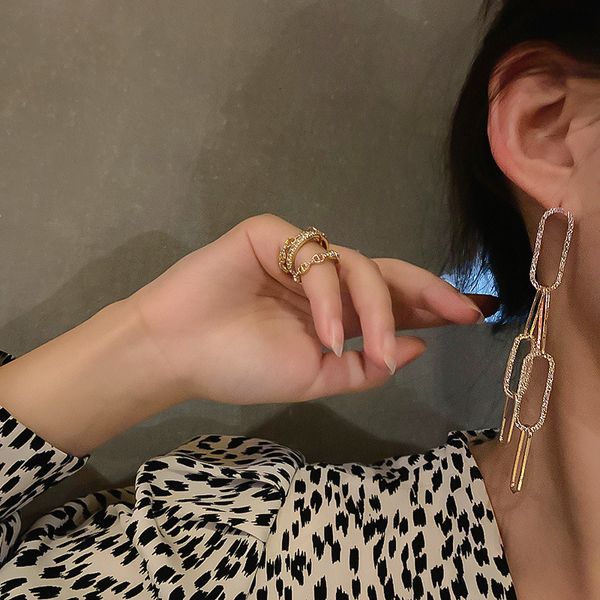 gold plated 925 silver needle diamond geometric chain simple fashion earrings net red versatile earrings
gold plated 925 silver needle diamond geometric chain simple fashion earrings net red versatile earrings