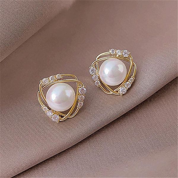 gold color rhinestone pearl stud earrings geometric simple alloy brincos 2021 female fashion party jewelry, Golden;silver
gold color rhinestone pearl stud earrings geometric simple alloy brincos 2021 female fashion party jewelry, Golden;silver