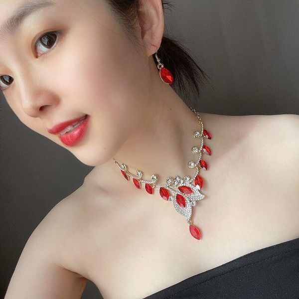 earrings & necklace european and american big luxury crystal glass set evening dress banquet fashion simple trend women, Silver
earrings & necklace european and american big luxury crystal glass set evening dress banquet fashion simple trend women, Silver