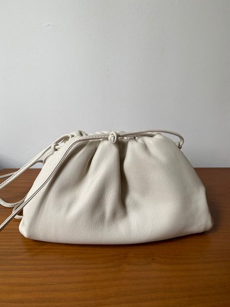 the clouds package mini brown color bags pouch 2021 genuine leather crossbody shoulder bag designer lady fashion clutch purse, Black;red
the clouds package mini brown color bags pouch 2021 genuine leather crossbody shoulder bag designer lady fashion clutch purse, Black;red
