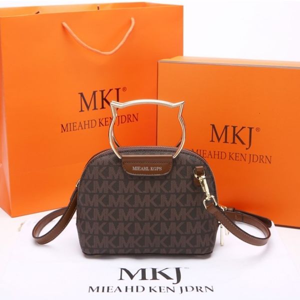 shell bag female hand 2021 fashion versatile leather temperament goddess one shoulder messenger
shell bag female hand 2021 fashion versatile leather temperament goddess one shoulder messenger