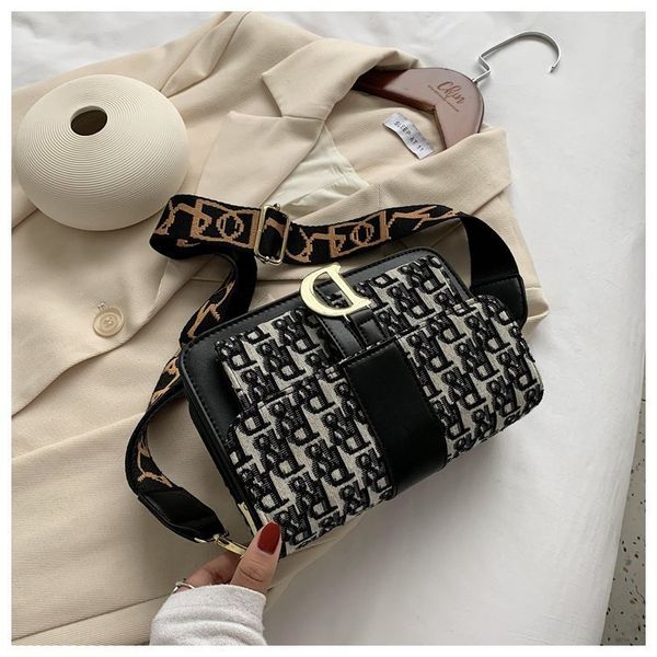 2021 korean version new canvas wide belt square leisure single shoulder cross carrying small bag
2021 korean version new canvas wide belt square leisure single shoulder cross carrying small bag